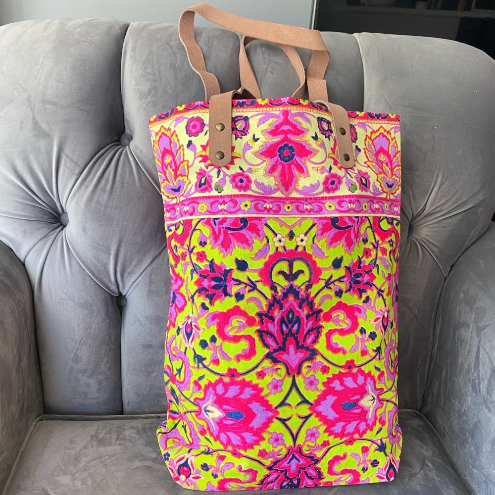 **NWOT ** BEACH BAG – GREEN FLORAL PRINT